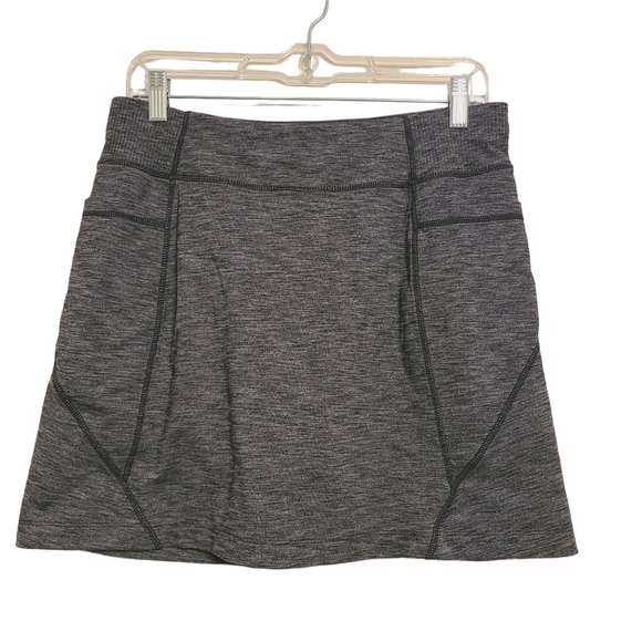 Athleta | Women's Heather Gray Athleisure Excursion Skorts (Size Medium) - Picture 9 of 9